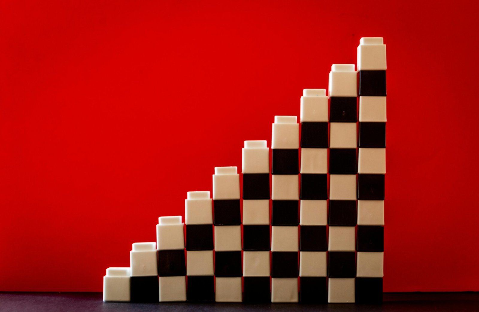 Stacked black and white blocks forming an upward staircase, representing basis vectors and linear growth in linear algebra